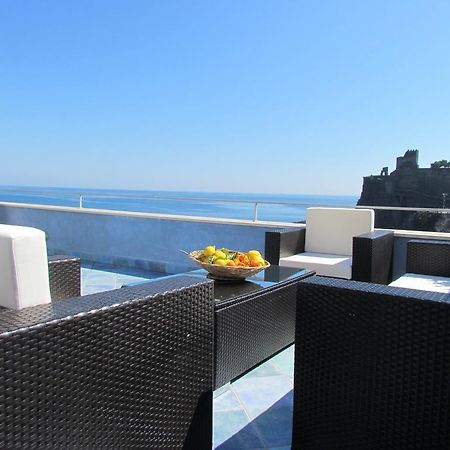 La Terrazza Sul Mare Bed and Breakfast Aci Castello Eksteriør billede
