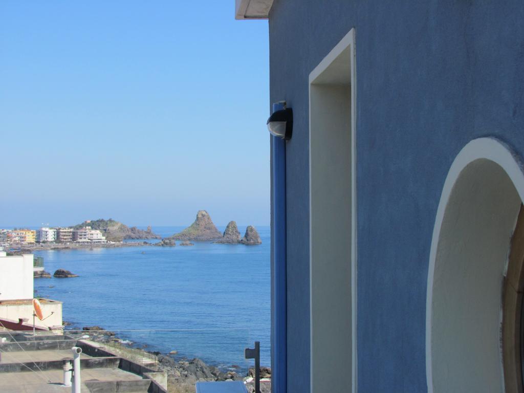 La Terrazza Sul Mare Bed and Breakfast Aci Castello Eksteriør billede