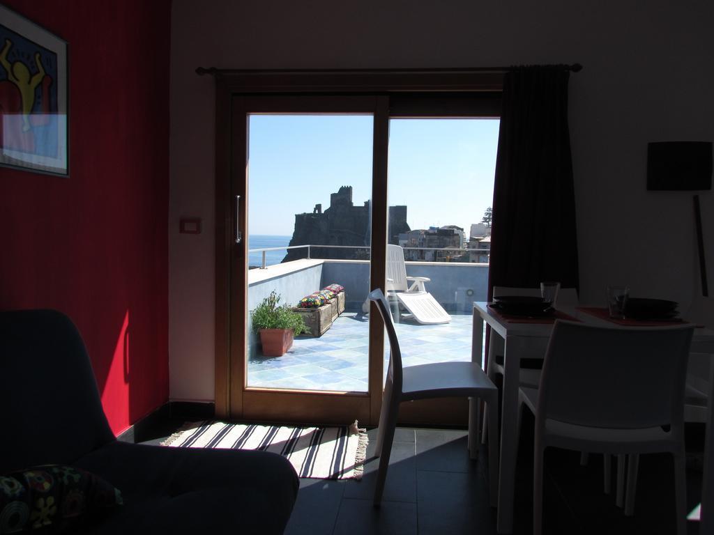 La Terrazza Sul Mare Bed and Breakfast Aci Castello Eksteriør billede