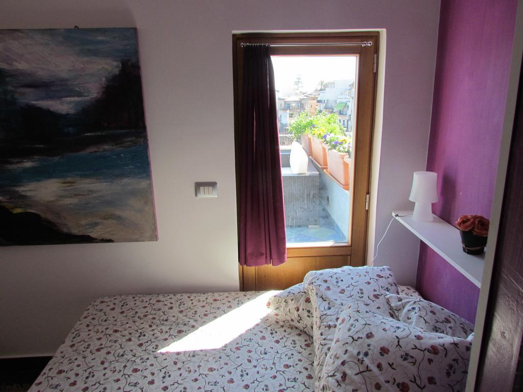 La Terrazza Sul Mare Bed and Breakfast Aci Castello Eksteriør billede